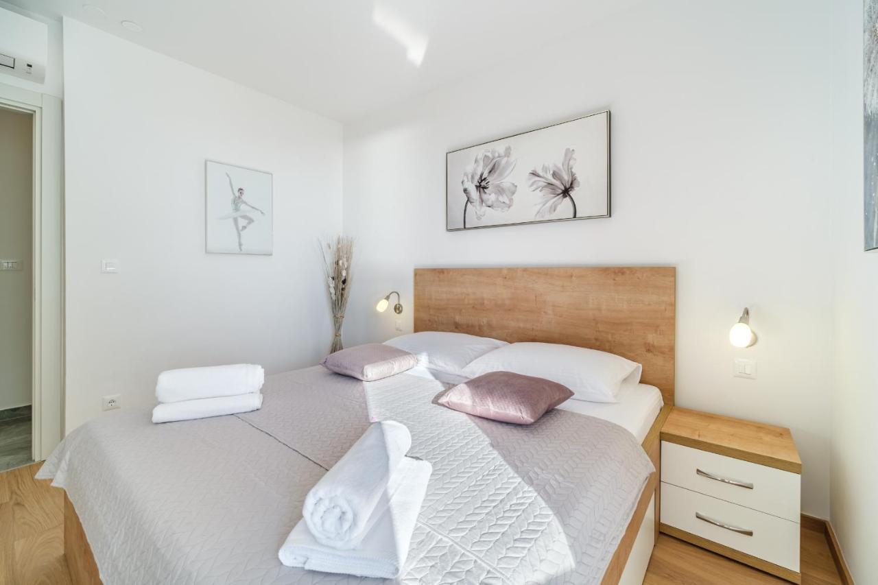 Apartament Golden View 8 *